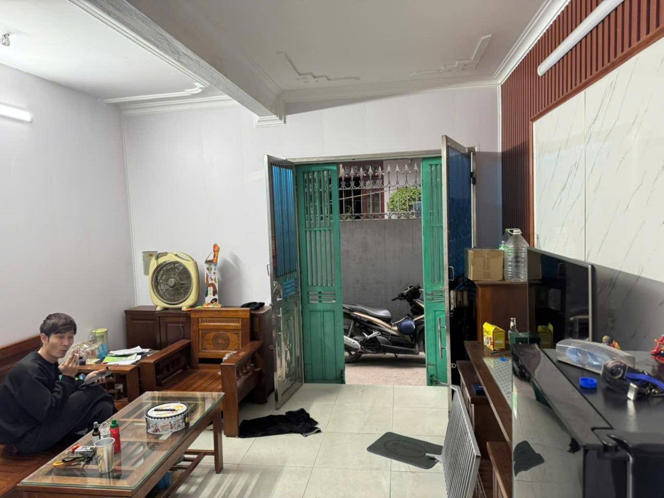 Bán đất tặng nhà 30m2, 3 tầng Đa Sỹ - Hà Đông , Lô góc , oto đỗ sát cửa , 10m ra oto tránh , 30m ra bể bơi đa sỹ