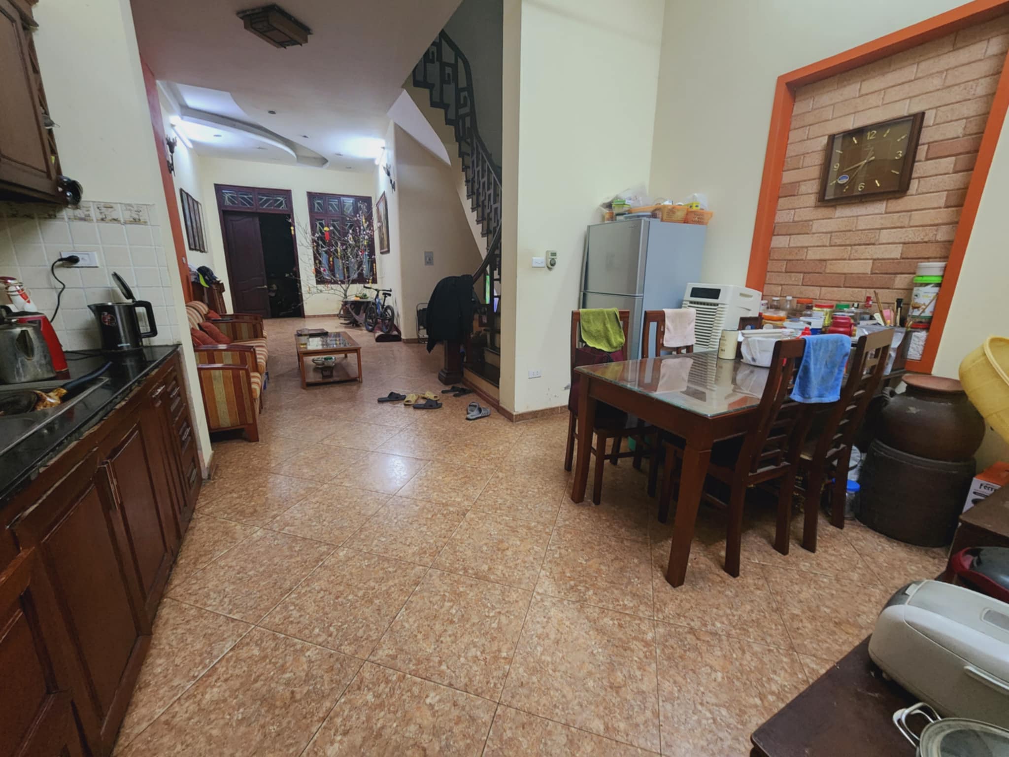 HOÀNG HOA THÁM-NHÀ DÂN XÂY OTO TRÁNH DỪNG ĐỖ NGỦ TRONG NHÀ-19 TỶ