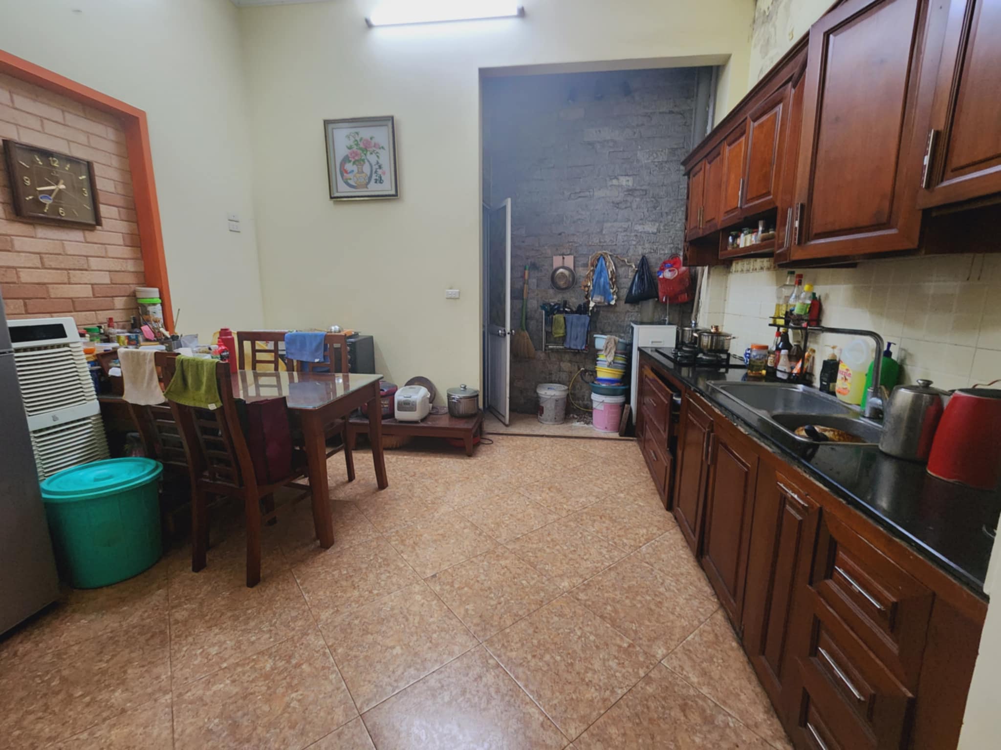 HOÀNG HOA THÁM-NHÀ DÂN XÂY OTO TRÁNH DỪNG ĐỖ NGỦ TRONG NHÀ-19 TỶ