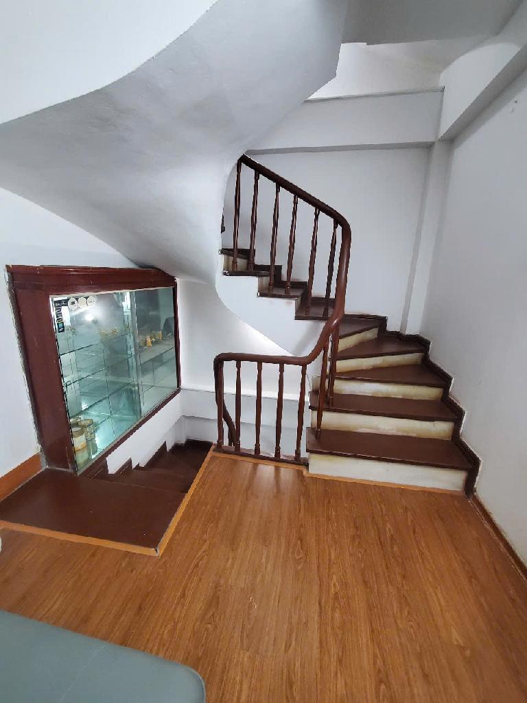 HOÀNG HOA THÁM-LÔ GÓC 6 TẦNG GẦN OTO-20m2-4,5 TỶ