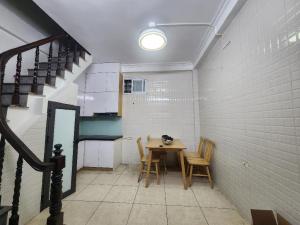 ĐỘI CẤN-4 TẦNG 2 NGỦ GẦN MẶT PHỐ-3,9 TỶ