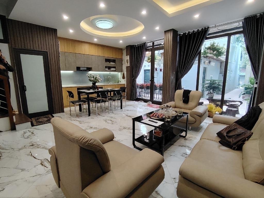 NHÀ PHỐ BỒ ĐỀ Ở NGAY - FULL NỘI THẤT CAO CẤP - GIAO THƯƠNG THUẬN TIỆN - 5 TẦNG x 5 NGỦ - 8.9 TỶ