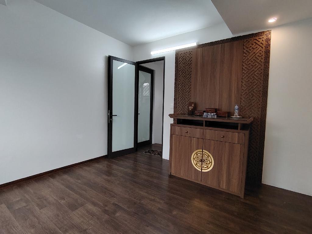 NHÀ PHỐ BỒ ĐỀ Ở NGAY - FULL NỘI THẤT CAO CẤP - GIAO THƯƠNG THUẬN TIỆN - 5 TẦNG x 5 NGỦ - 8.9 TỶ