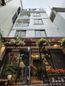 NHÀ PHỐ BỒ ĐỀ Ở NGAY - FULL NỘI THẤT CAO CẤP - GIAO THƯƠNG THUẬN TIỆN - 5 TẦNG x 5 NGỦ - 8.9 TỶ