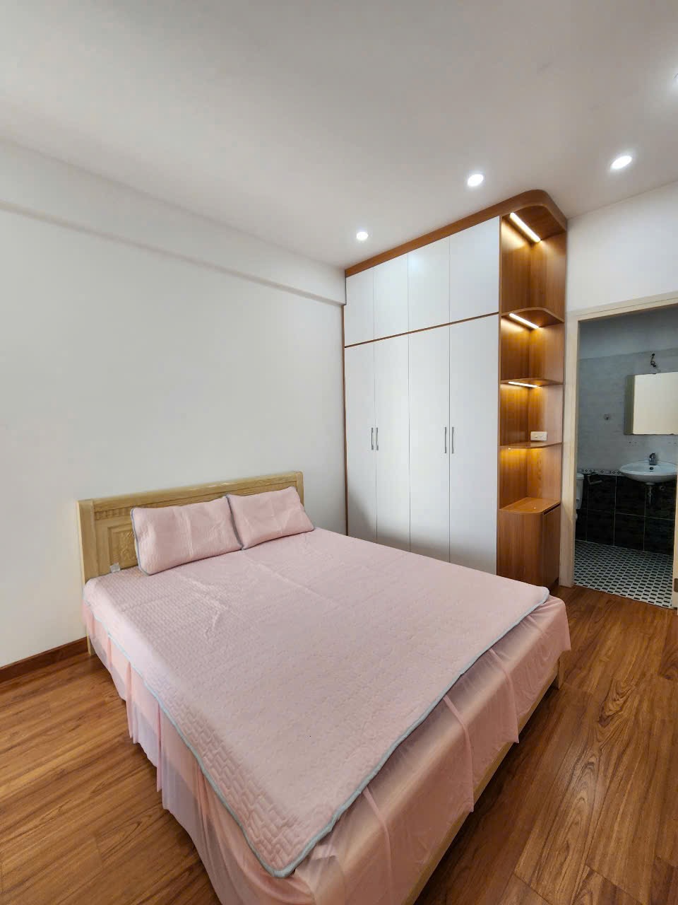 cần cho thuêu căn hộ gemek2 diên tích 66m full đồ giá8,5 triệu