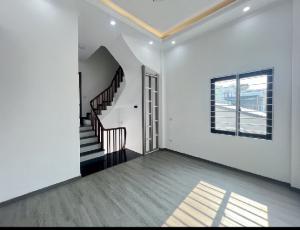 Sốc!!! VĨNH QUỲNH Thanh trì 4 tầng gần 50m mt 4,7m giá 5,6 tỷ