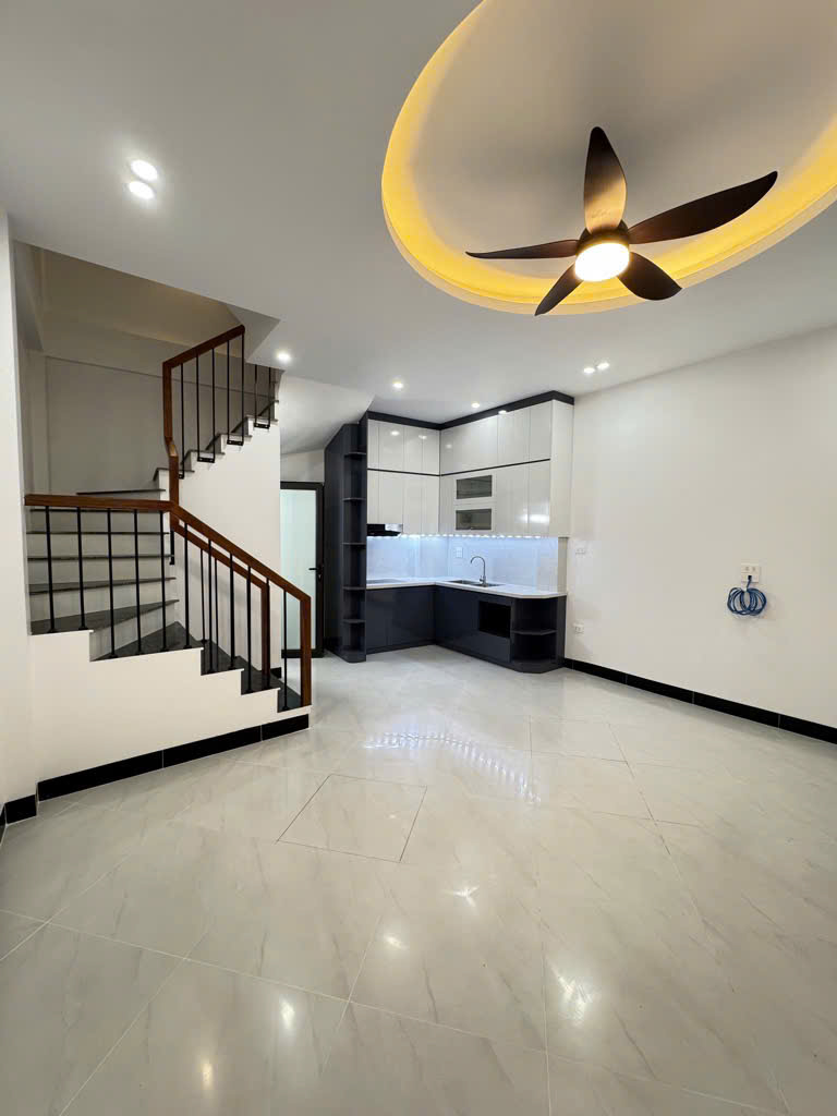 MỚI TINH - NỘI THẤT CLASSIC CỰC ĐẸP, 3 BƯỚC Ô TÔ TRÁNH