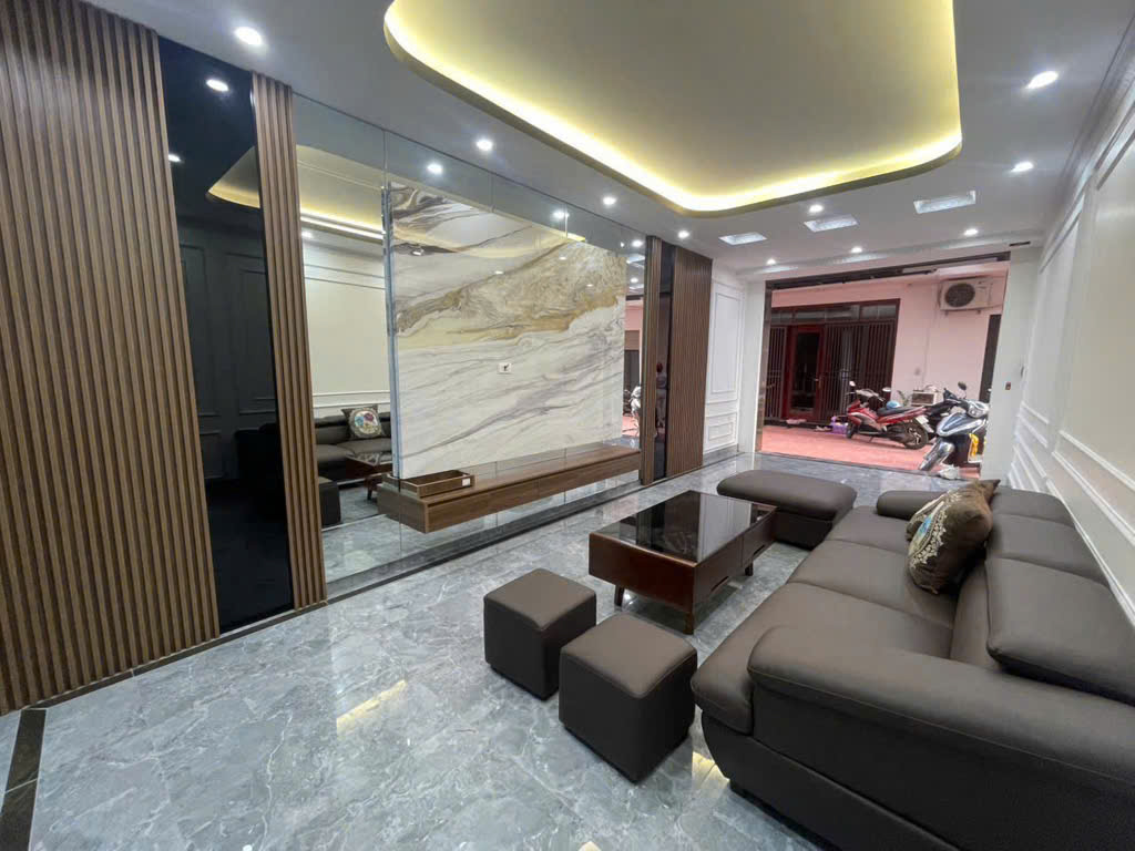 SIÊU PHẨM NHÀ 6 TẦNG - THANG MÁY CAO CẤP -  CẠNH AEON MALL