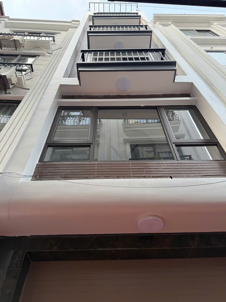 SIÊU PHẨM NHÀ 6 TẦNG - THANG MÁY CAO CẤP -  CẠNH AEON MALL