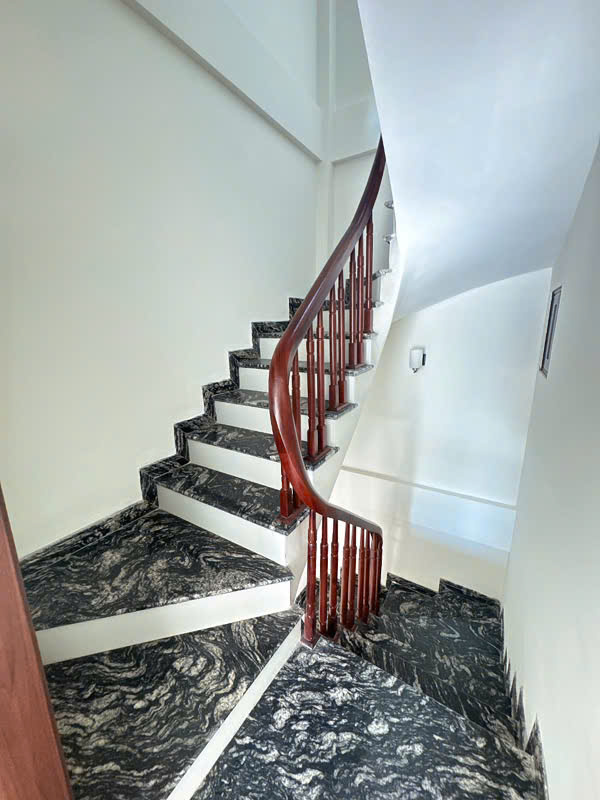 NHÀ MỚI TINH - CÓ SÂN ĐỂ XE - CÓ 5 TỶ