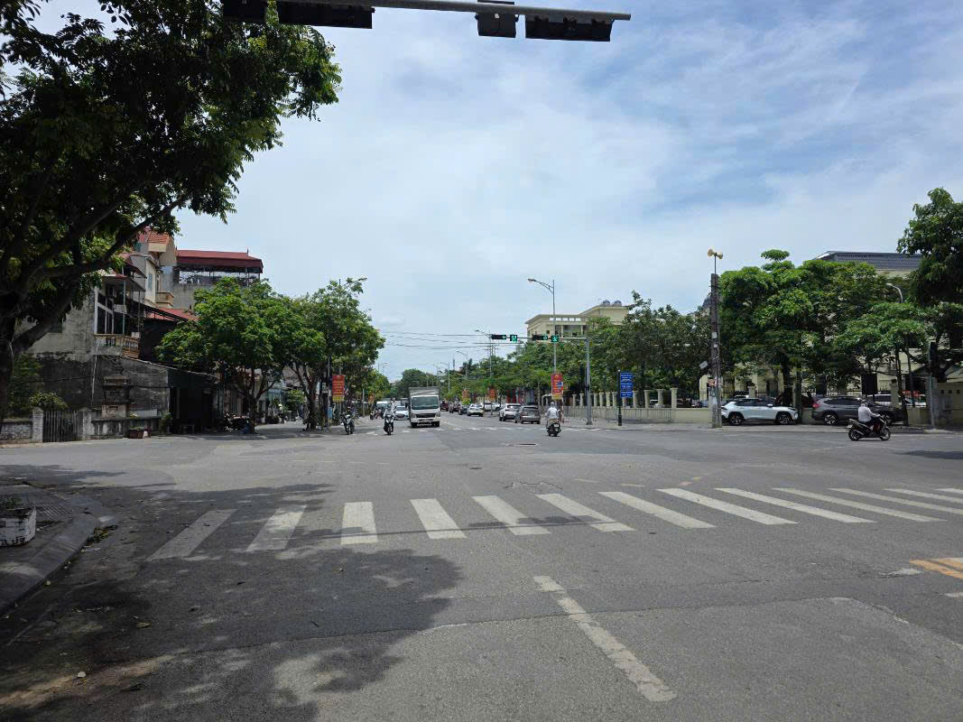 NHÀ ĐẸP - GIÁ MỀM - CHỦ CẦN BÁN GẤP