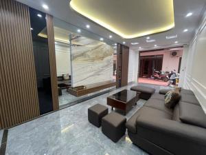 SIÊU PHẨM NHÀ 6 TẦNG - THANG MÁY CAO CẤP -  CẠNH AEON MALL