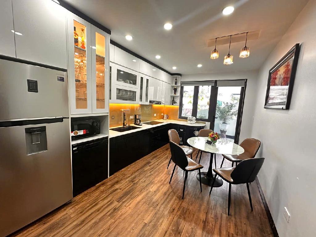 Bán nhà phố Trần Khát Chân , mặt ngõ, kinh doanh, ô tô vào nhà, view hồ , 63m, 12,99 tỷ