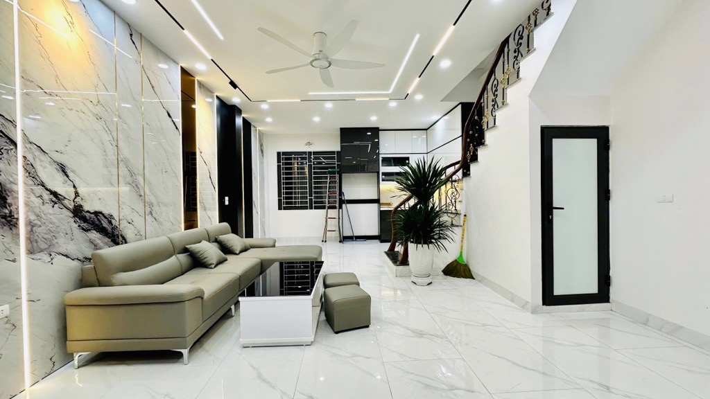 Bán nhà phố Kim ngưu, trung tâm quận Hai Bà Trưng , 2 mặt thoáng, cầu thang máy, nhà mới đẹp , nội thất cao cấp , 71m, 11.95 tỷ