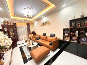 Bán nhà phố Trần Khát Chân , mặt ngõ, kinh doanh, ô tô vào nhà, view hồ , 63m, 12,99 tỷ