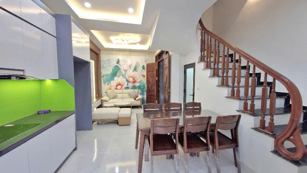 SIÊU PHẨM - PHẠM VĂN ĐỒNG-LÔ GÓC Ô TÔ ĐỖ CỬA- NHÀ MỚI - 34 m2,  5 tầng, mặt tiền 5m, giá chào chỉ  7.8 tỷ.