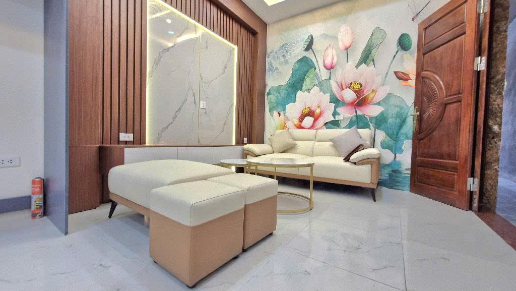 SIÊU PHẨM - PHẠM VĂN ĐỒNG-LÔ GÓC Ô TÔ ĐỖ CỬA- NHÀ MỚI - 34 m2,  5 tầng, mặt tiền 5m, giá chào chỉ  7.8 tỷ.