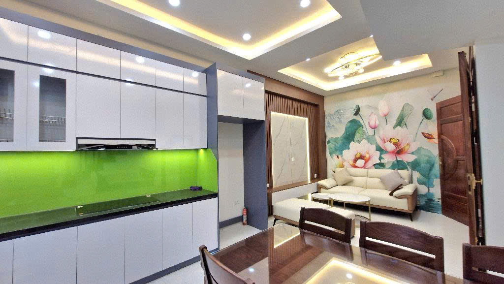 SIÊU PHẨM - PHẠM VĂN ĐỒNG-LÔ GÓC Ô TÔ ĐỖ CỬA- NHÀ MỚI - 34 m2,  5 tầng, mặt tiền 5m, giá chào chỉ  7.8 tỷ.
