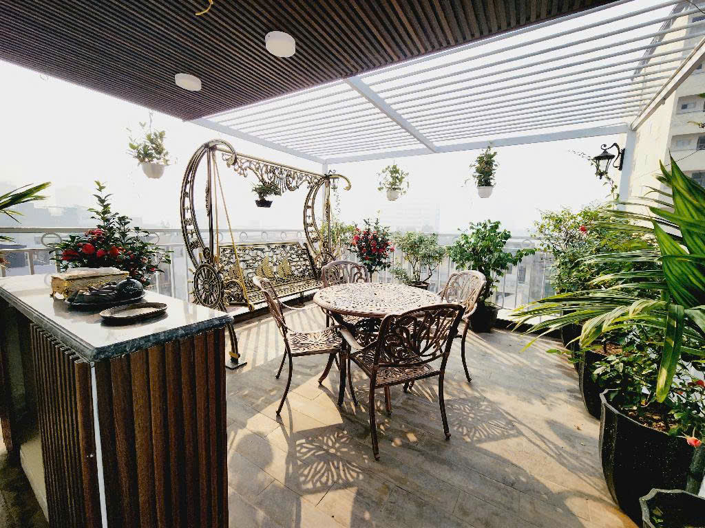 NHÀ ĐẸP CẦU GIẤY - LÔ GÓC - 3 THOÁNG - THANG MÁY