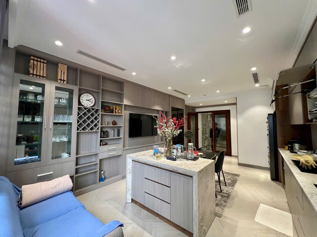 VIP CẦU GIẤY NGHĨA ĐÔ - THANG MÁY - GARA Ô TÔ - KINH DOANH