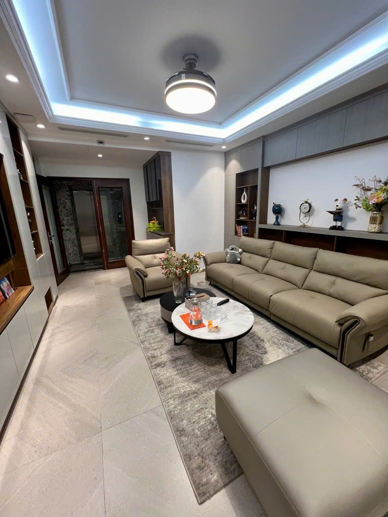 VIP CẦU GIẤY NGHĨA ĐÔ - THANG MÁY - GARA Ô TÔ - KINH DOANH