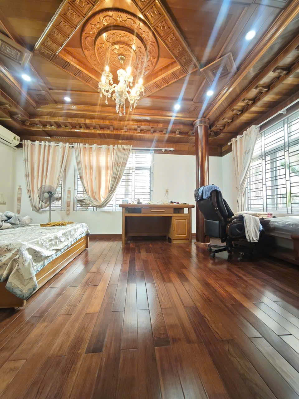 TRẦN VĨ - LÔ GÓC 2 MẶT TIỀN - Ô TÔ ĐỖ CỬA - KINH DOANH ĐỈNH - 20M RA PHỐ
