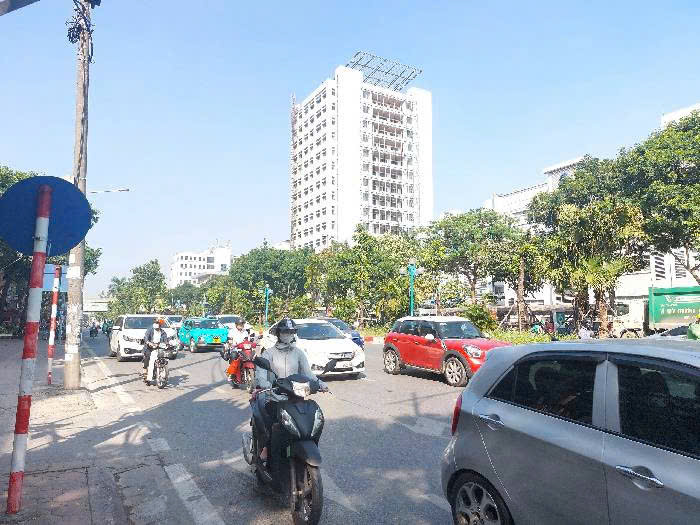 HOÀNG QUỐC VIỆT - LÔ GÓC 3THOÁNG - TOÀ VĂN PHÒNG - VỊ TRÍ TUYỆT ĐẸP - DÒNG TIỀN KHỦNG