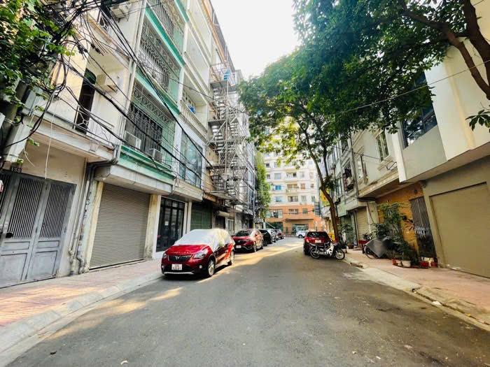 MẶT PHỐ HOÀNG QUỐC VIỆT- PHÂN LÔ - 2 MẶT TIỀN - KINH DOANH ĐỈNH - Ô TÔ VỈA HÈ- 2 THOÁNG