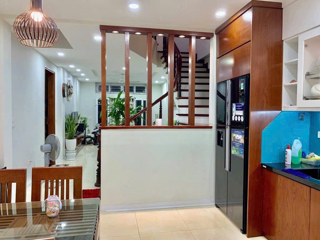 BÁN NHÀ PHẠM VĂN ĐỒNG - PHÂN LÔ - KINH DOANH - OTO TRÁNH - 7 CHỖ VÀO NHÀ