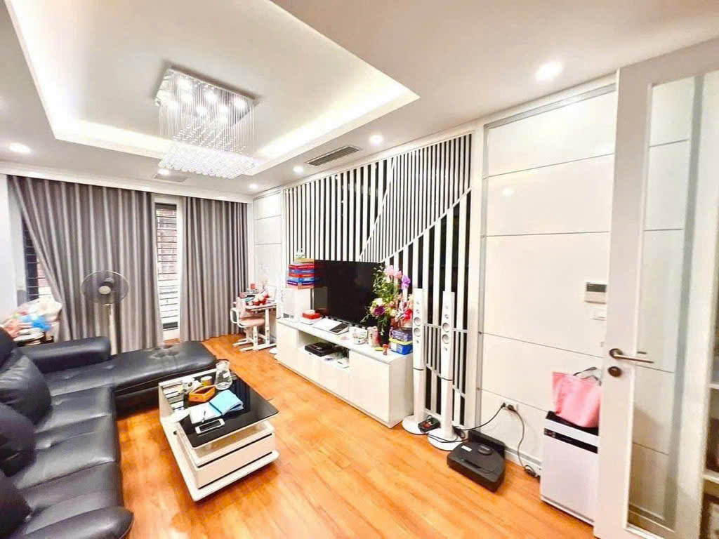 BÁN NHÀ PHẠM VĂN ĐỒNG - PHÂN LÔ - KINH DOANH - OTO TRÁNH - 7 CHỖ VÀO NHÀ