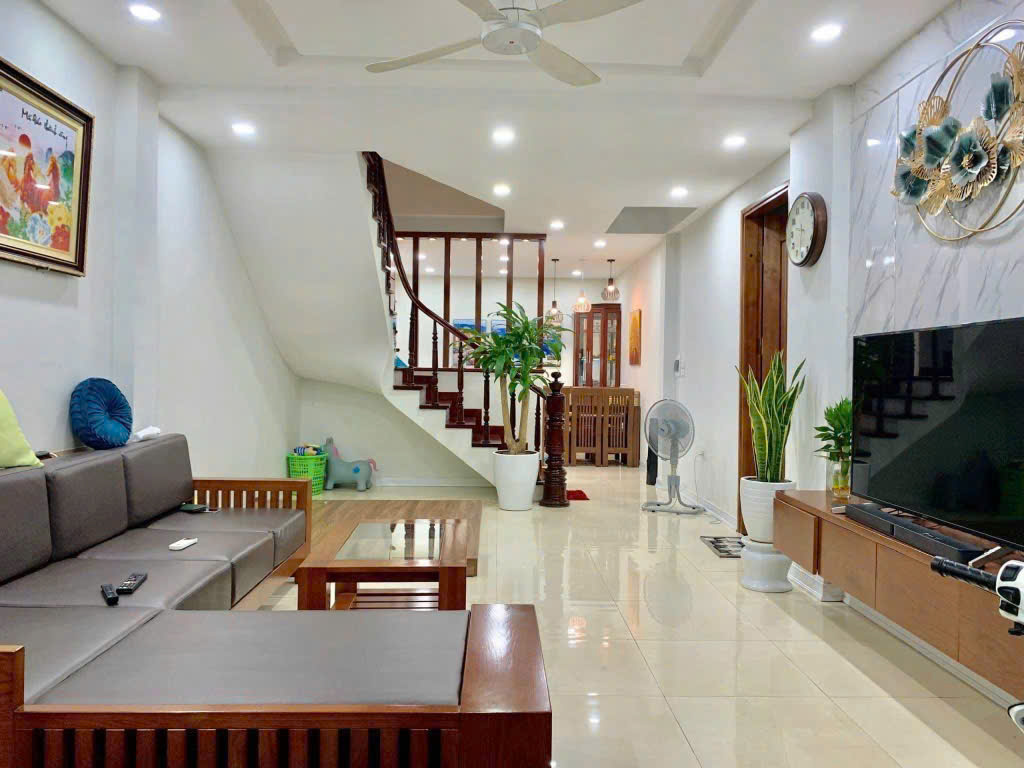 BÁN NHÀ PHẠM VĂN ĐỒNG - PHÂN LÔ - KINH DOANH - OTO TRÁNH - 7 CHỖ VÀO NHÀ