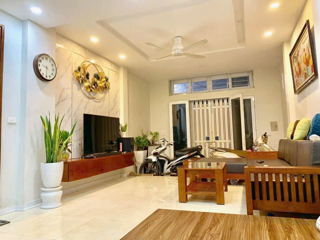 BÁN NHÀ PHẠM VĂN ĐỒNG - PHÂN LÔ - KINH DOANH - OTO TRÁNH - 7 CHỖ VÀO NHÀ