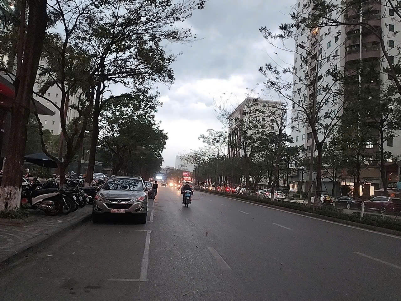 ĐẤT CỔ NHUẾ - MẶT PHỐ - 2 OTO TẢI TRÁNH - HIẾM