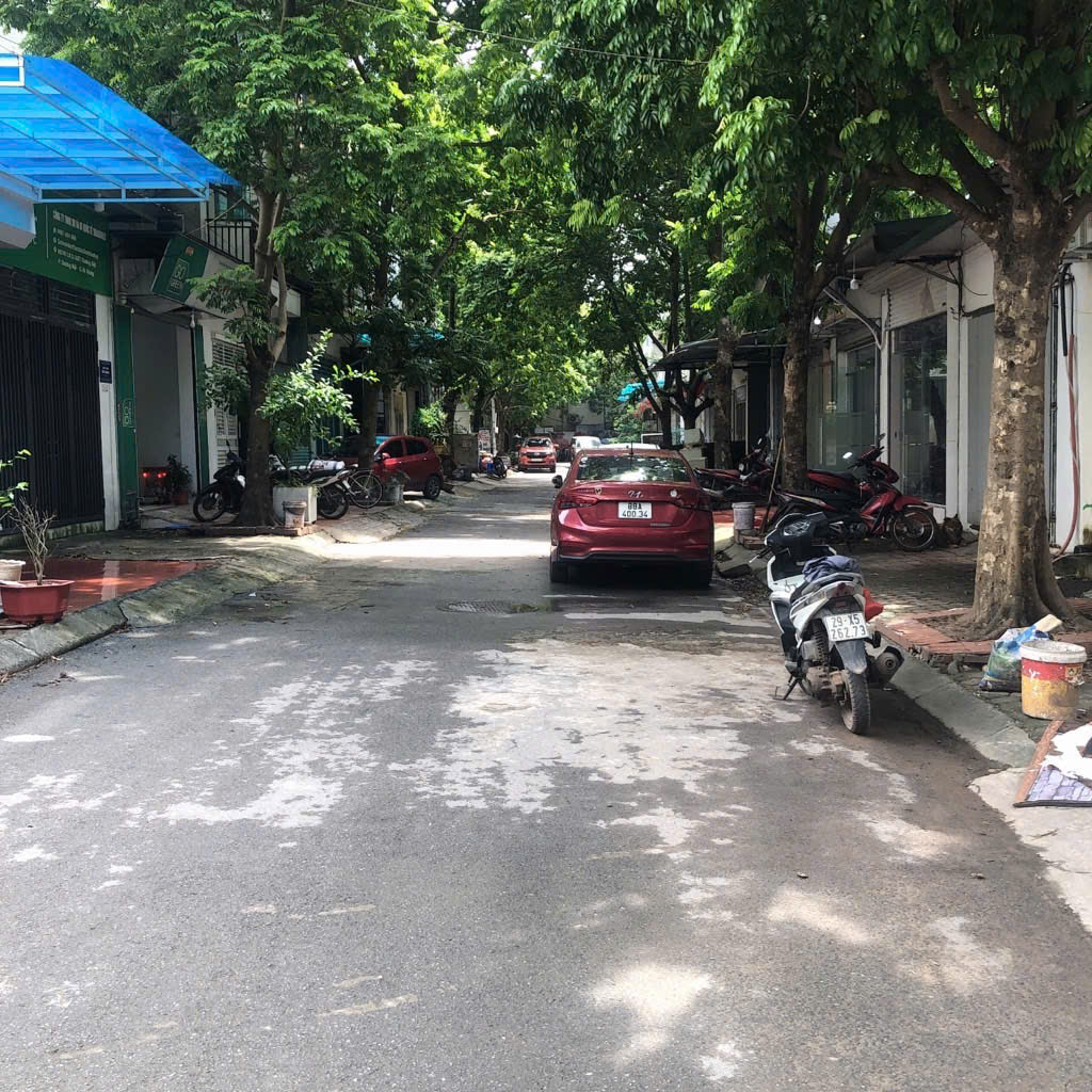 Bán lô đất cổng ĐH Mỏ - phân lô bộ đội 2 mặt ngõ - oto đỗ cửa - 20m ra mặt phố