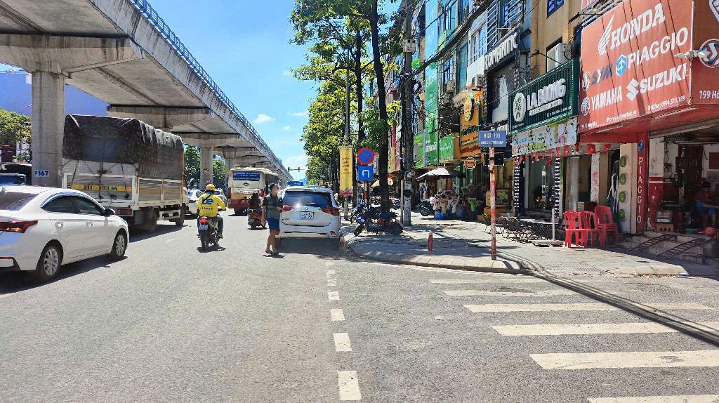 Bán nhà  Hồ Tùng Mậu - oto đỗ cửa