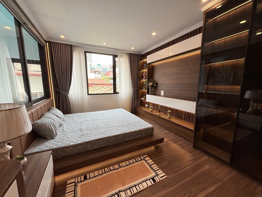 Chỉ hơn 5ty có ngay nhà phân lô bắc từ liêm - tây thăng long đi vào - 6tang thang máy - oto trước nhà