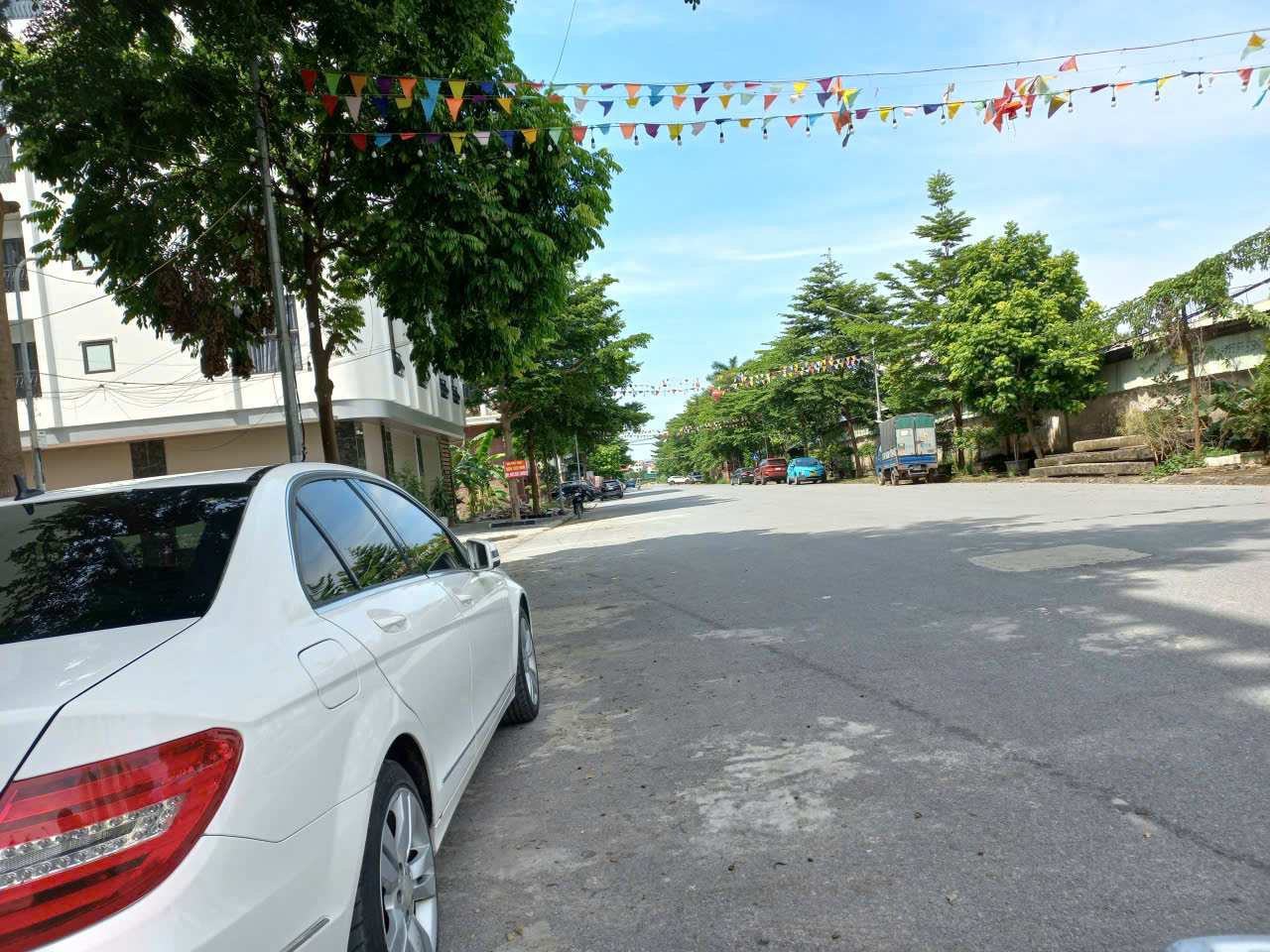 Chỉ hơn 5ty có ngay nhà phân lô bắc từ liêm - tây thăng long đi vào - 6tang thang máy - oto trước nhà