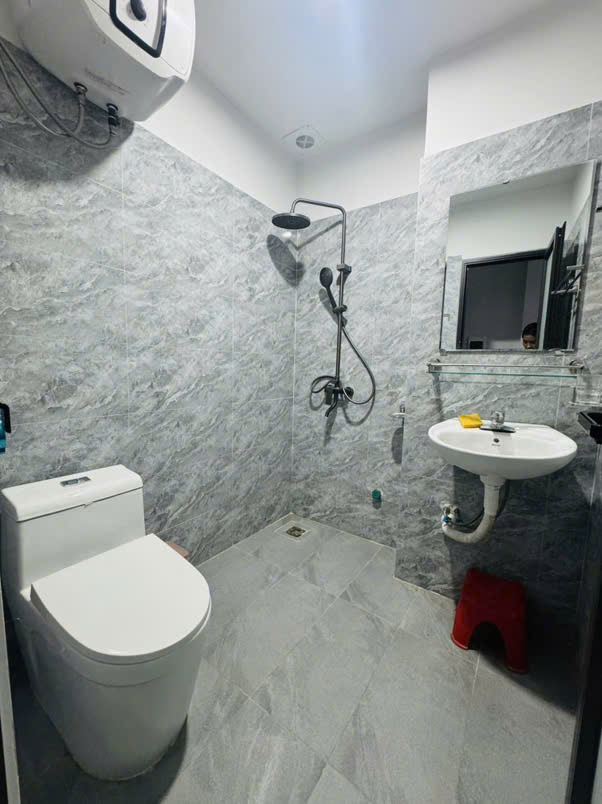 Chỉ hơn 5ty có ngay nhà phân lô bắc từ liêm - tây thăng long đi vào - 6tang thang máy - oto trước nhà