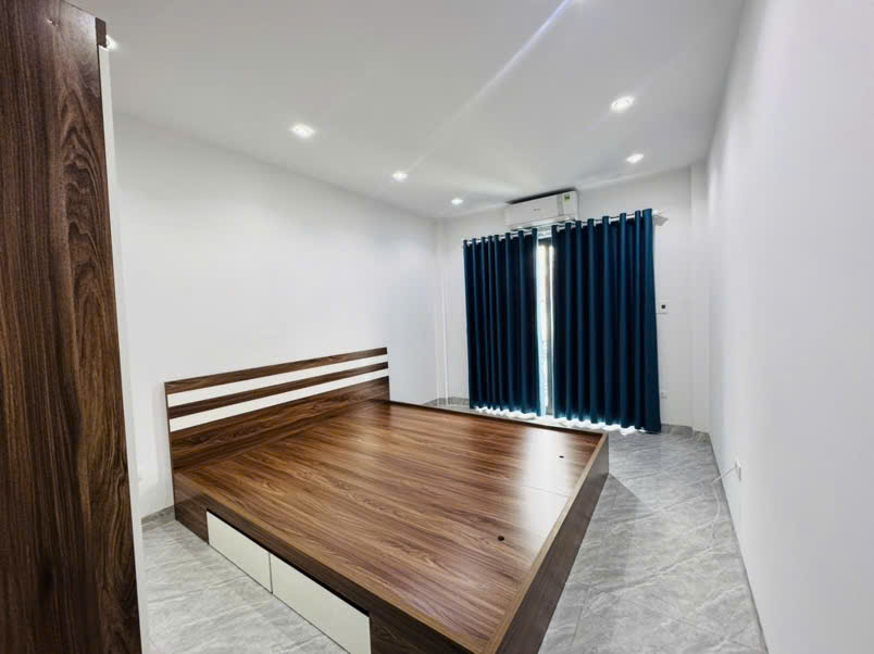 Chỉ hơn 5ty có ngay nhà phân lô bắc từ liêm - tây thăng long đi vào - 6tang thang máy - oto trước nhà