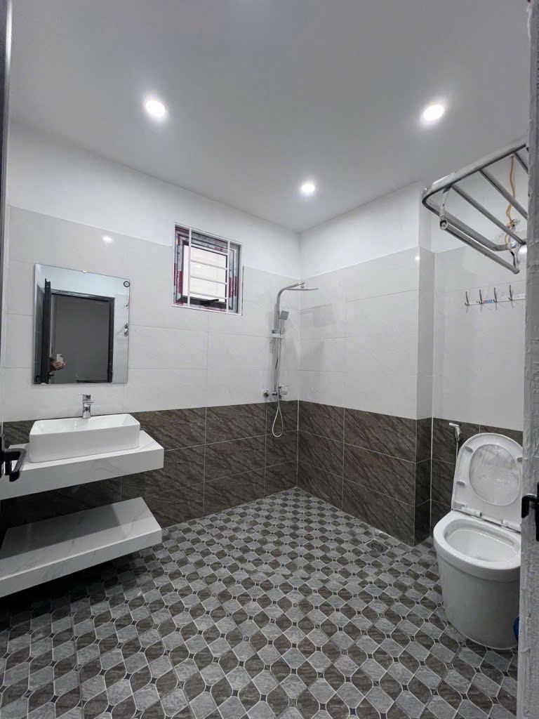 Chỉ hơn 5ty có ngay nhà phân lô bắc từ liêm - tây thăng long đi vào - 6tang thang máy - oto trước nhà