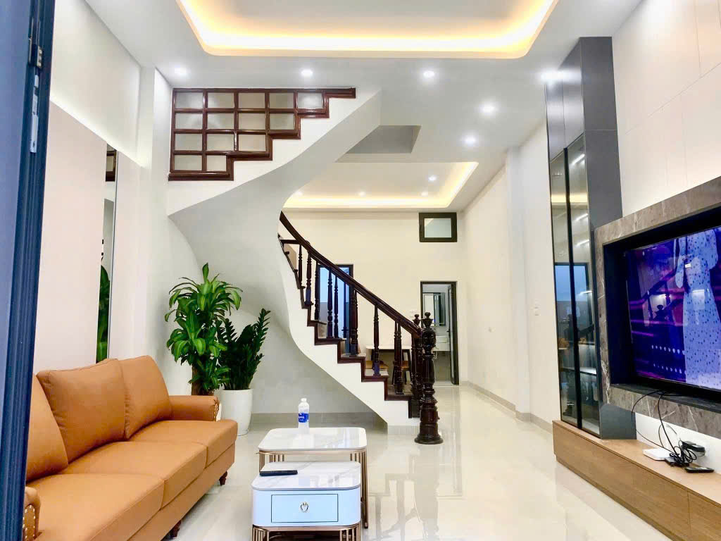 BÁN NHÀ CỔ NHUẾ MỚI TINH - FULL NỘI THẤT ĐẸP - Ở NGAY