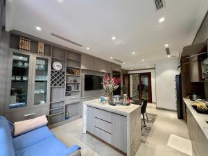 VIP CẦU GIẤY NGHĨA ĐÔ - THANG MÁY - GARA Ô TÔ - KINH DOANH