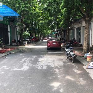 Bán lô đất cổng ĐH Mỏ - phân lô bộ đội 2 mặt ngõ - oto đỗ cửa - 20m ra mặt phố