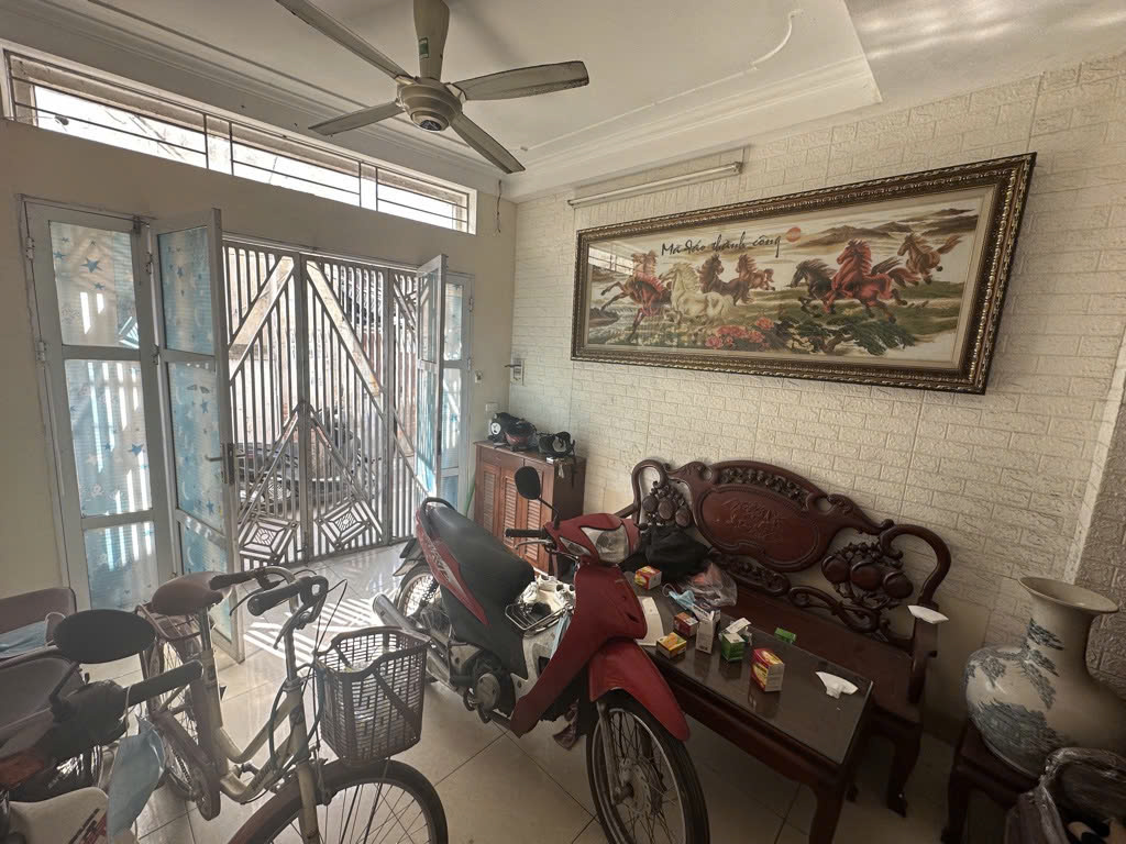 Nguyễn Văn Cừ Gia Thụy Long Biên, 44 m, 6 tầng.