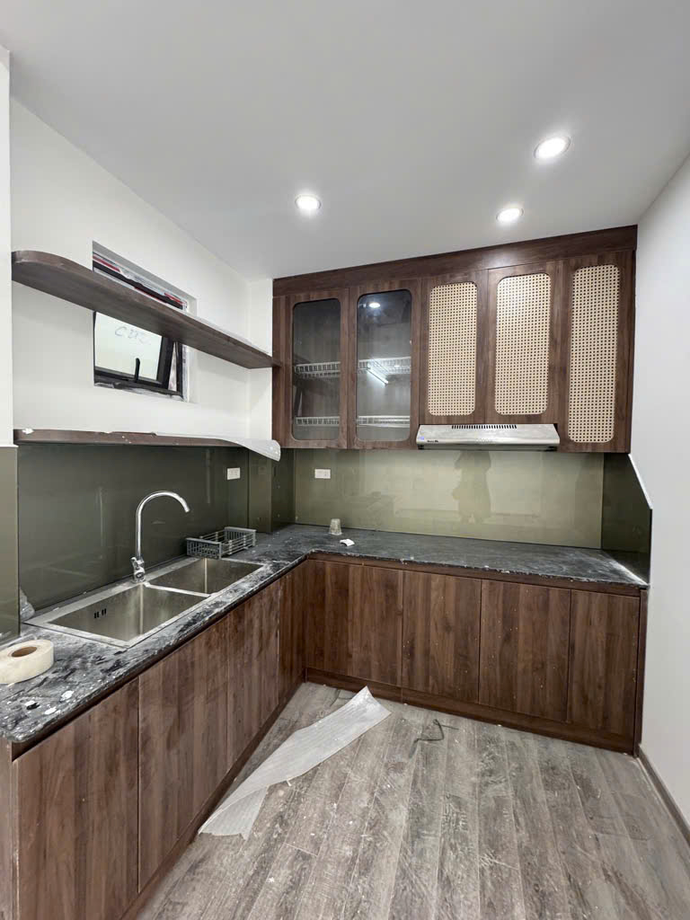 Nhà đẹp phố Kim Quan, 6 tầng mới tinh, ngay chợ Kim Quan.