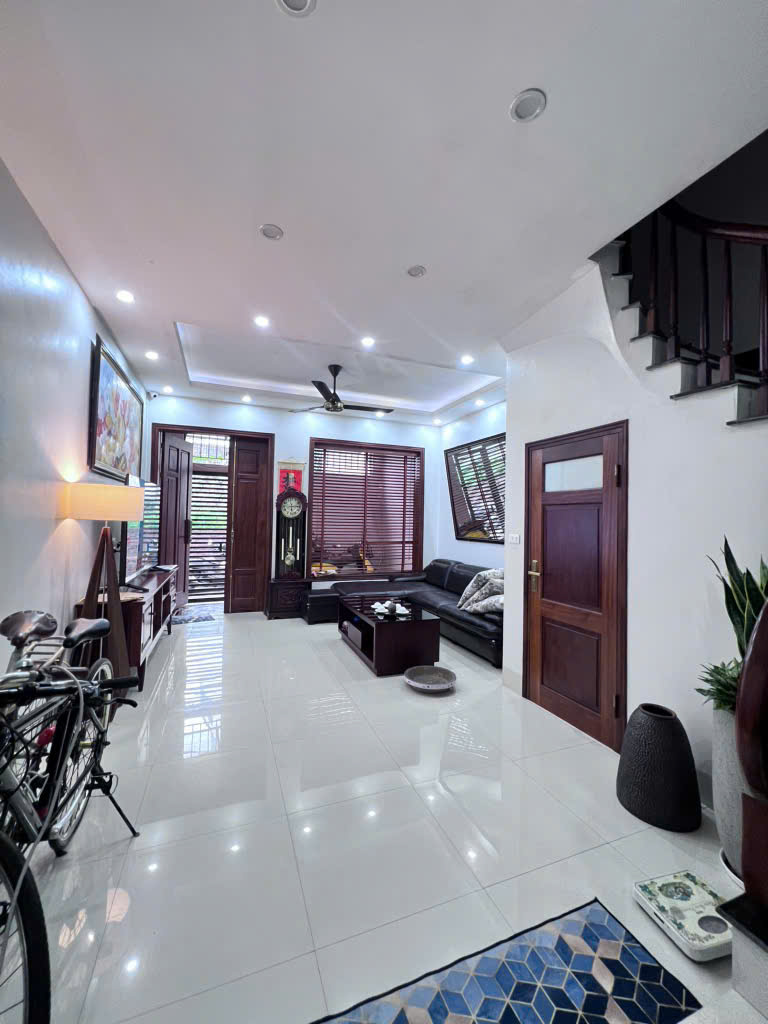 Nhà Ngọc Thụy, 60m, 4 tầng dân xây mới, ngõ thông. .