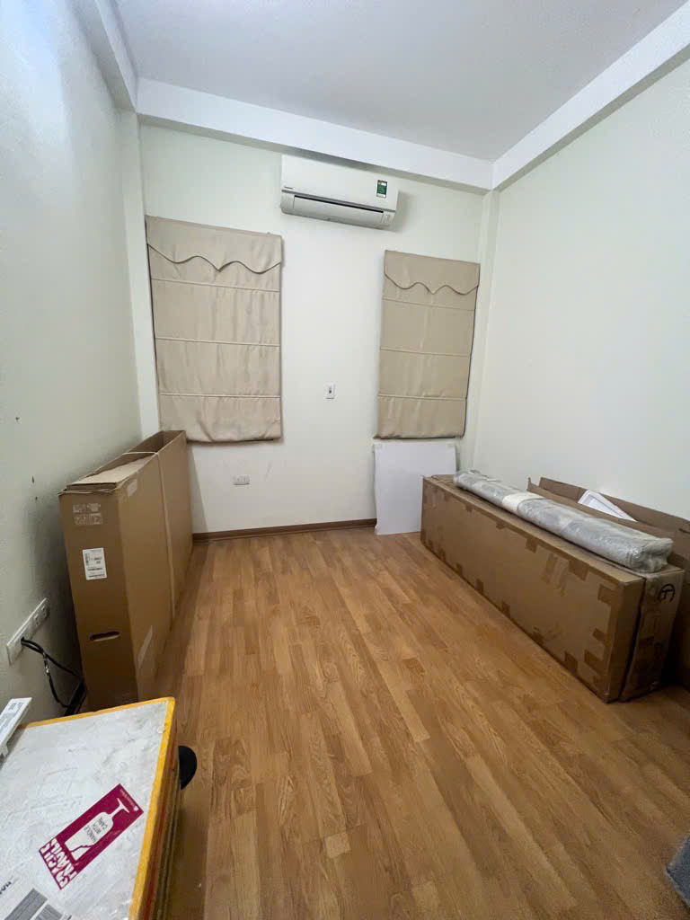 Nhà Ngọc Lâm, 40m, 4 tầng, gần ô tô, ngõ thông. Giá chỉ 7.X tỷ.