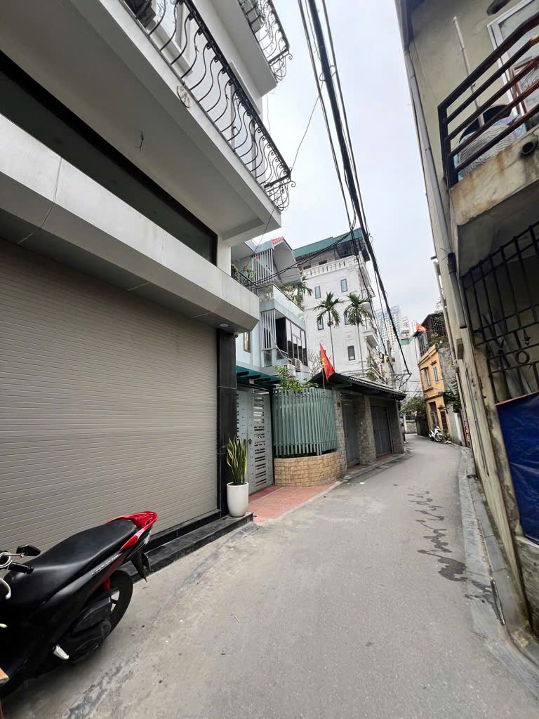 Nhà Ngọc Lâm, 40m, 4 tầng, gần ô tô, ngõ thông. Giá chỉ 7.X tỷ.