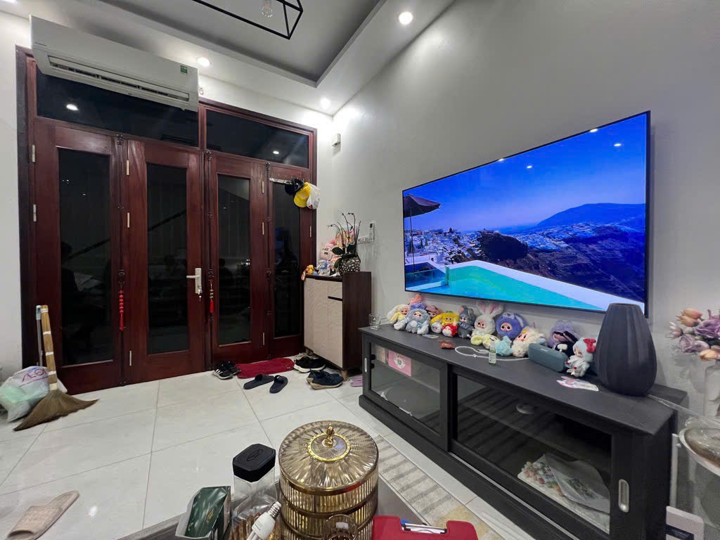 Nhà Ngọc Lâm, 40m, 4 tầng, gần ô tô, ngõ thông. Giá chỉ 7.X tỷ.