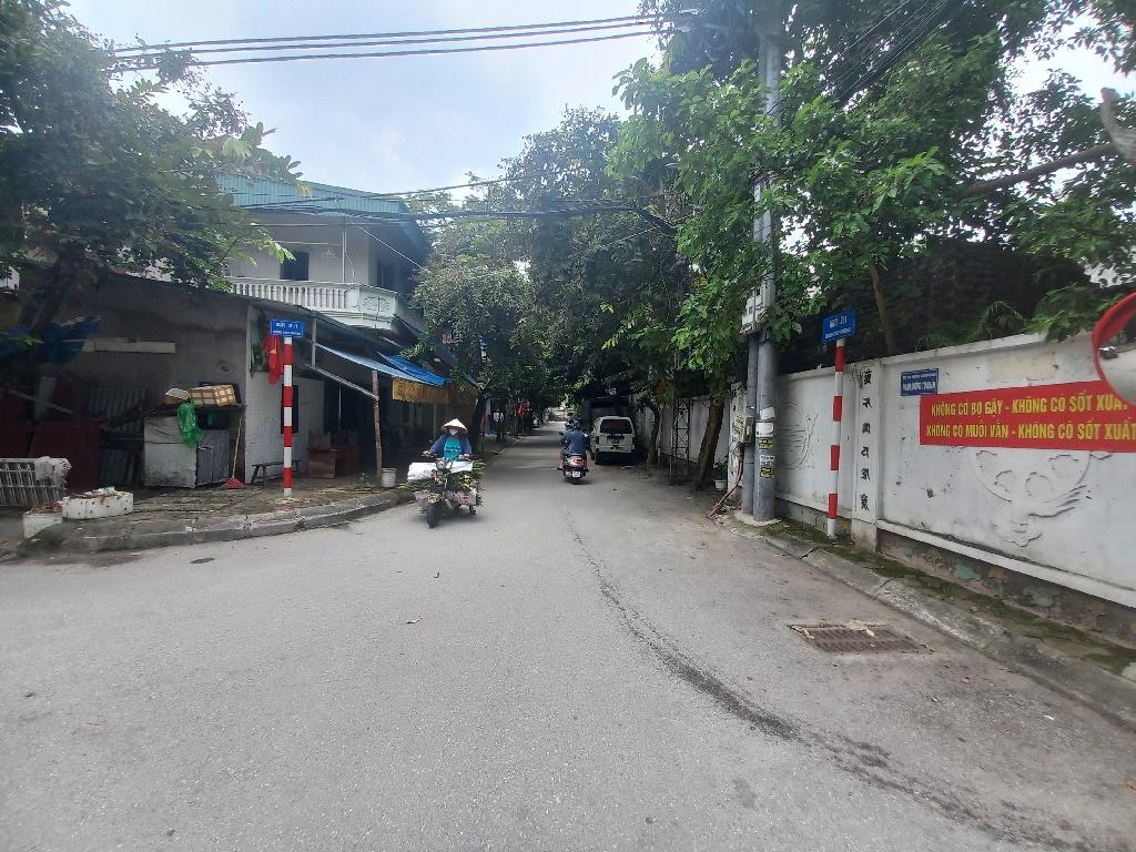 Sổ đỏ vuông đẹp - đất nở hậu nhẹ - đất ở vượng khí - ô tô đỗ trước cửa nhà